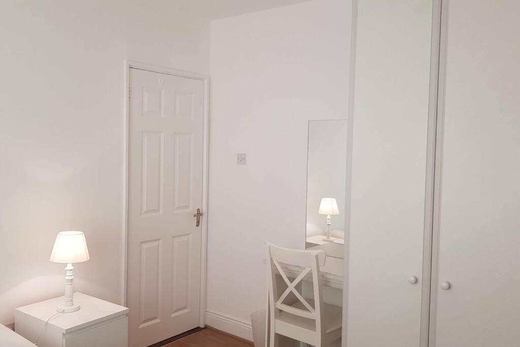 3 Bedroom 3 Bathroom House, Dublin Лукан Екстер'єр фото
