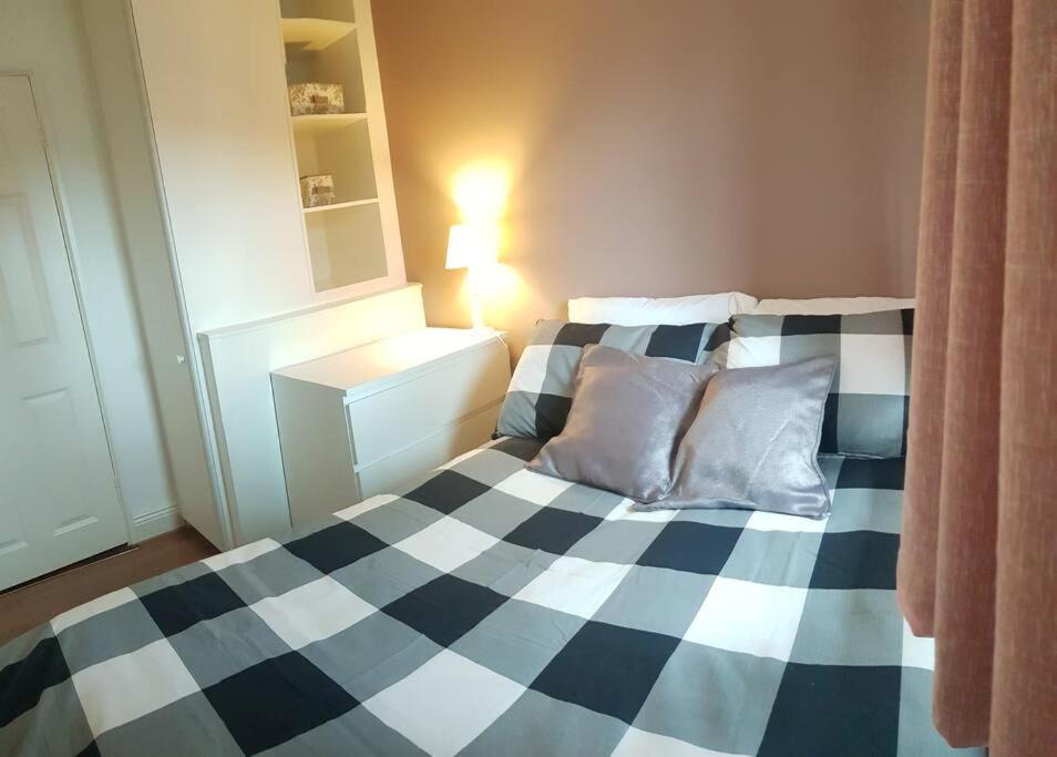 3 Bedroom 3 Bathroom House, Dublin Лукан Екстер'єр фото