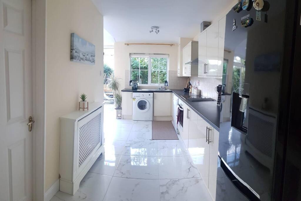 3 Bedroom 3 Bathroom House, Dublin Лукан Екстер'єр фото